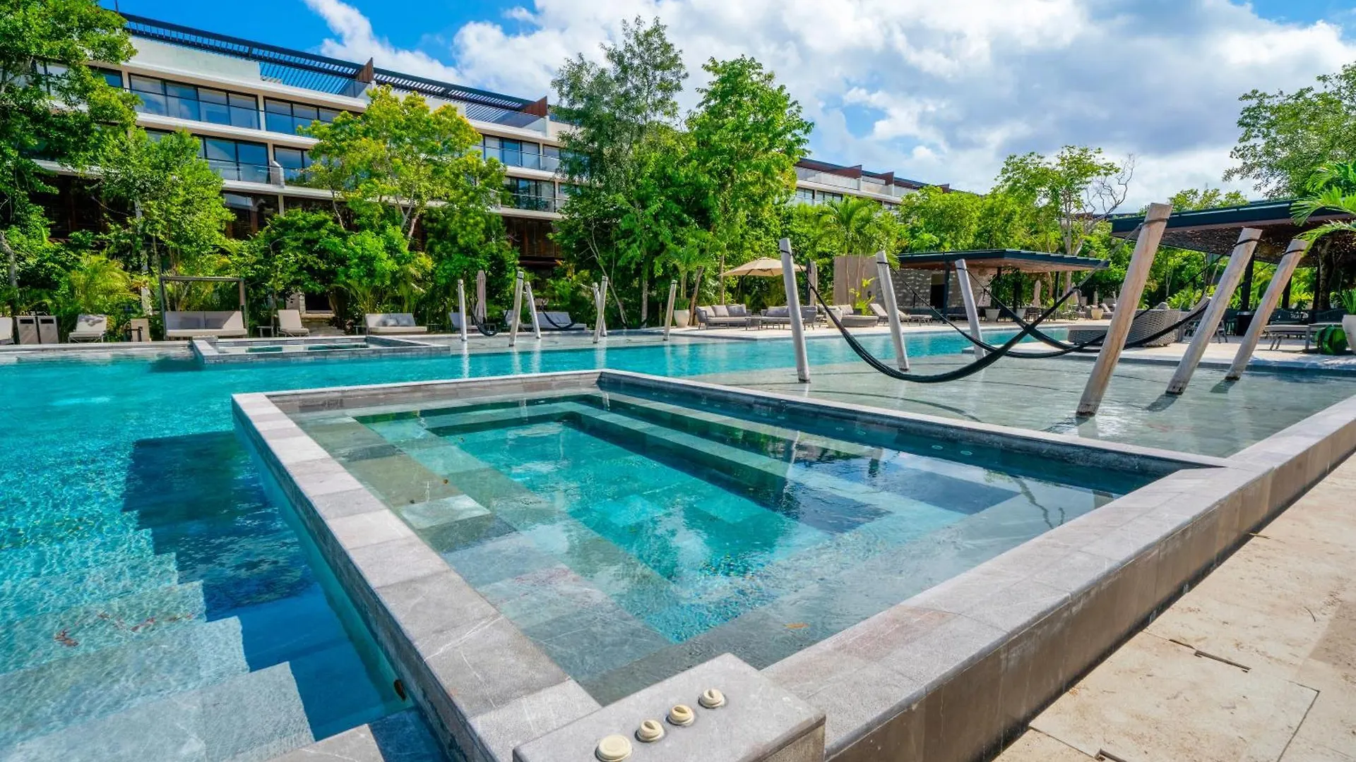 Luxury 2 Bedroom Condo - Infinity Pool At Awa Residences In Playacar, Awa 107 Playa del Carmen Holiday home